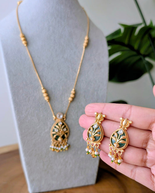 Ashita Heritage Pendant Necklace Set - Green