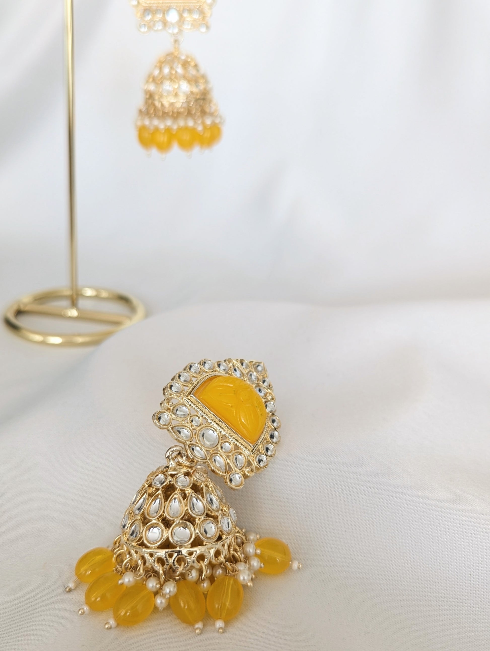 Adorn yourself with the radiant Bhavna Jhumka in yellow! This exquisite kundan crafted piece is sure to leave you feeling glamorous and gorgeous.