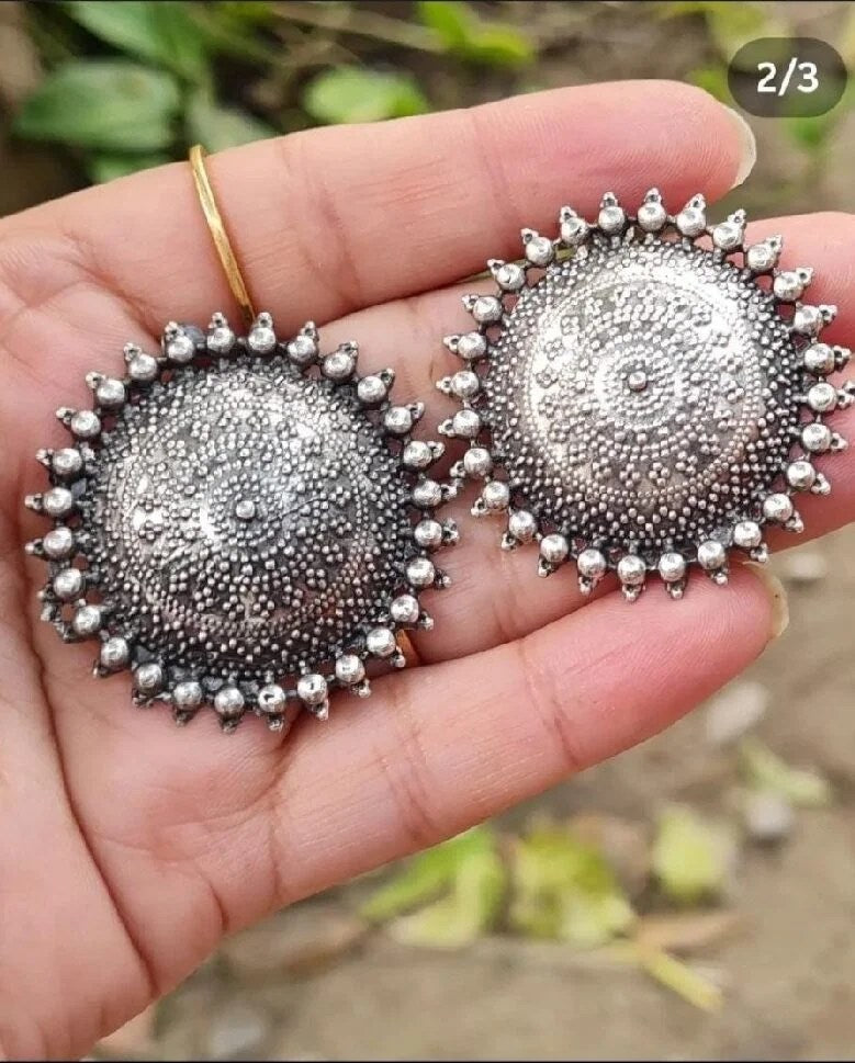 A pair of oxidized silver stud earrings with a textured surface. Pick-up in Ajax Ontario. Worldwide shipping available. Perfect for wedding, festival jewelry, indian Jewelry, kids jewelry, kundan jewelry, gifting, costume jewelry, fashion jewelry, Eid, onam, Diwali, karwachauth, navratri. Free shipping available. Jewelry for women. Indian jewelry in ajax durham region.