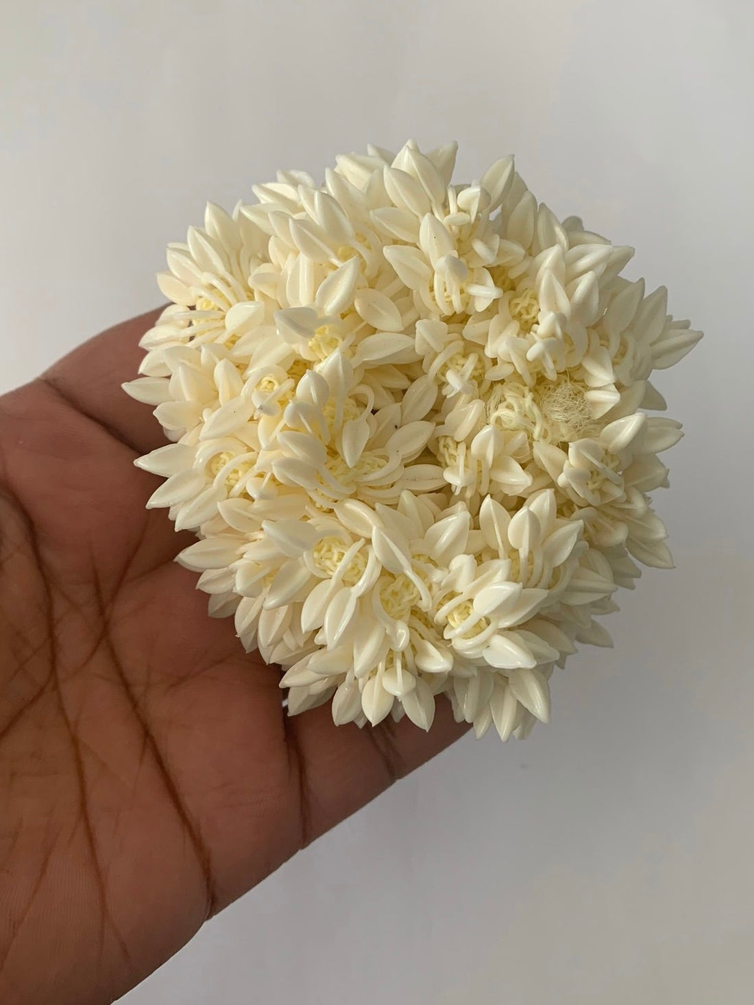 Artificial Jasmine gajras or scrunchie in full white. Can be worn as a hand bracelet or in your hairstyle. Pick-up in Ajax Ontario. Worldwide shipping available. Perfect for wedding, festival jewelry, indian Jewelry, kids jewelry, kundan jewelry, gifting, costume jewelry, fashion jewelry, Eid, Diwali, karwachauth.
