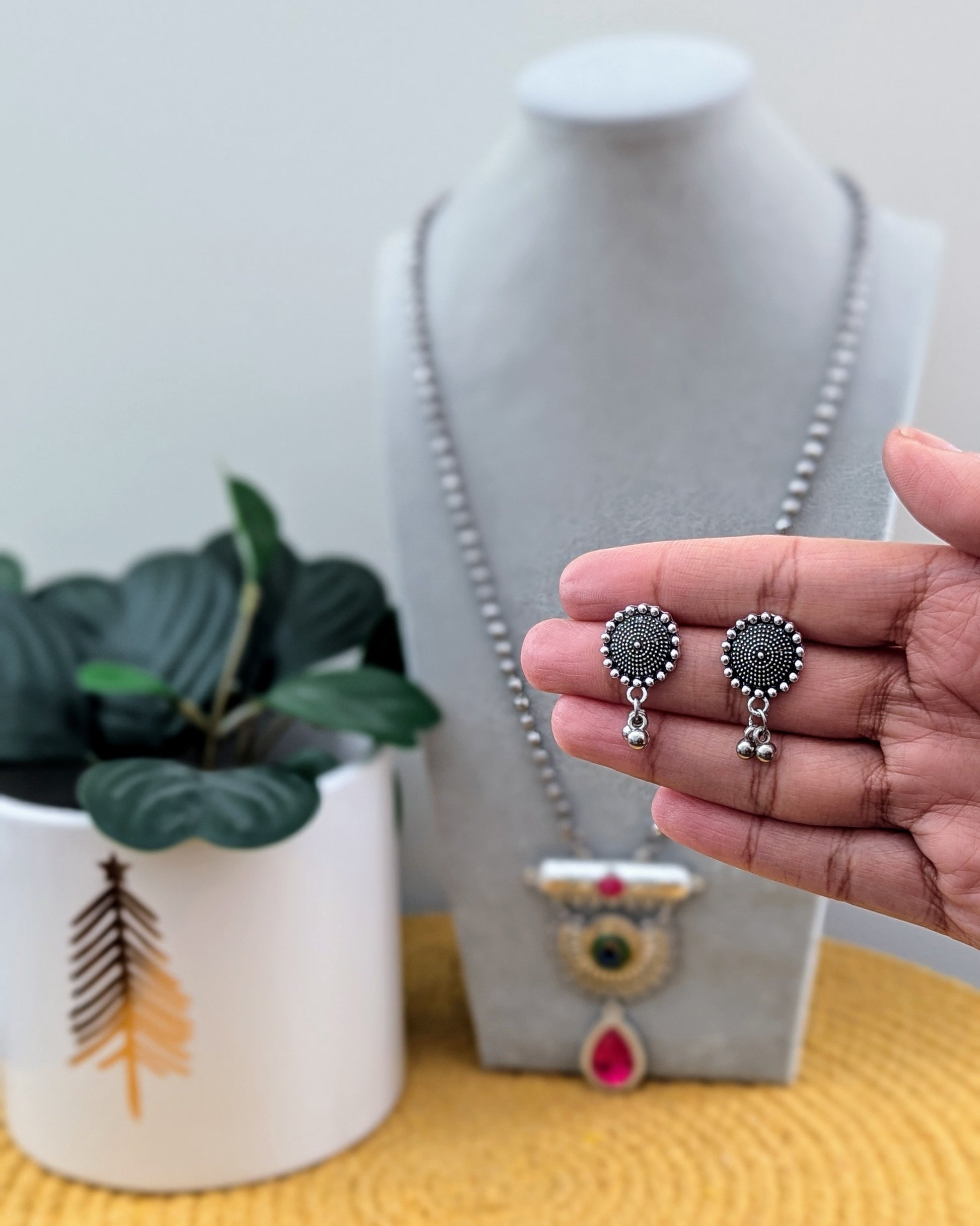 A long oxidized silver necklace with a statement peacock color design and matching earrings. Pick-up in Ajax Ontario. Worldwide shipping available. Perfect for weddings, festival jewelry, indian Jewelry, kids jewelry, kundan jewelry, gifting, costume jewelry, fashion jewelry, Eid, onam, Diwali, karwachauth, navratri. Free shipping available. Jewelry for women. Indian jewelry in ajax toronto Canada