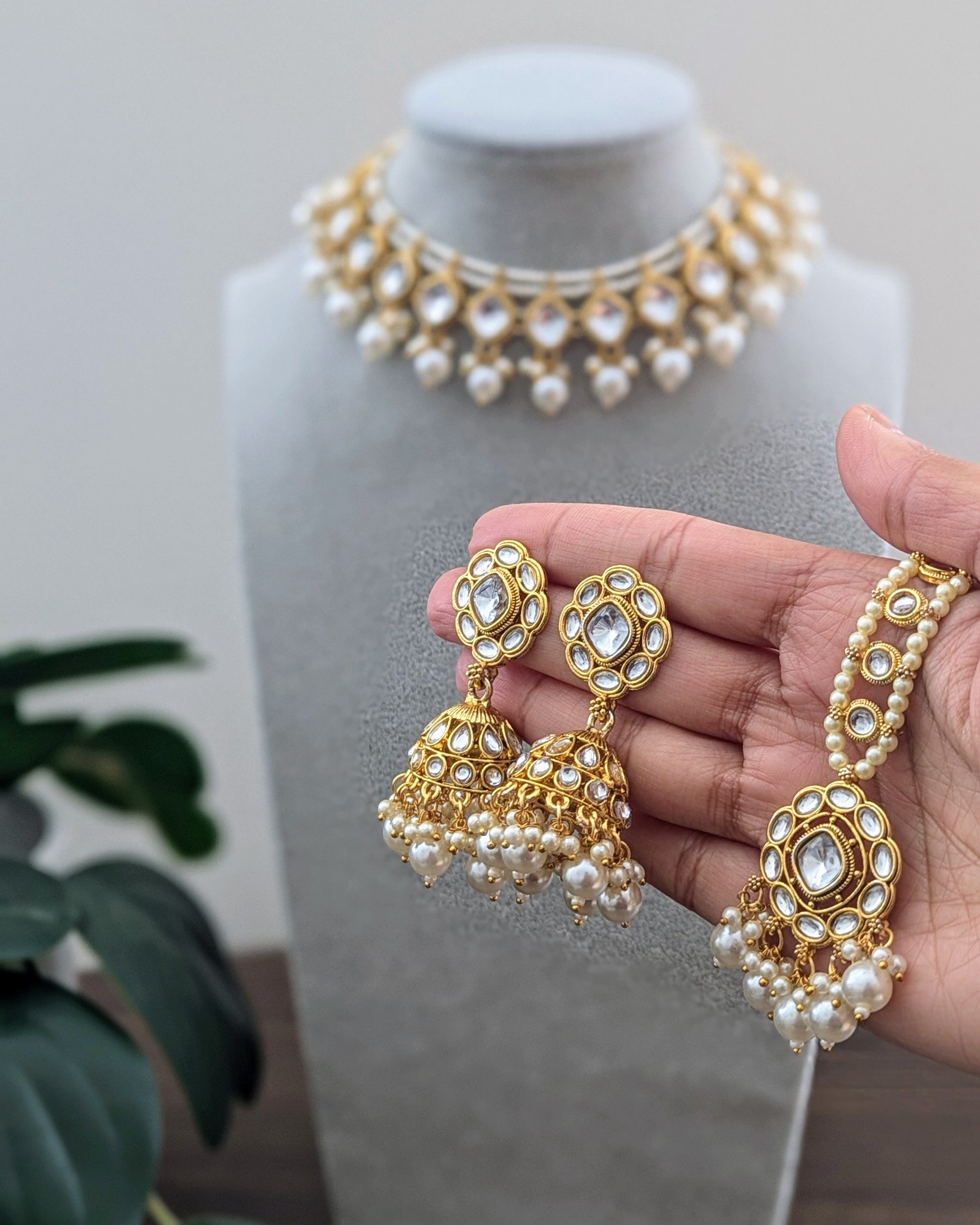 Beautiful small sized necklace in white with kundan design and small pearls. Comes with matching pink earrings and a tikka. Available at Sufna Canada in Ajax, Durham