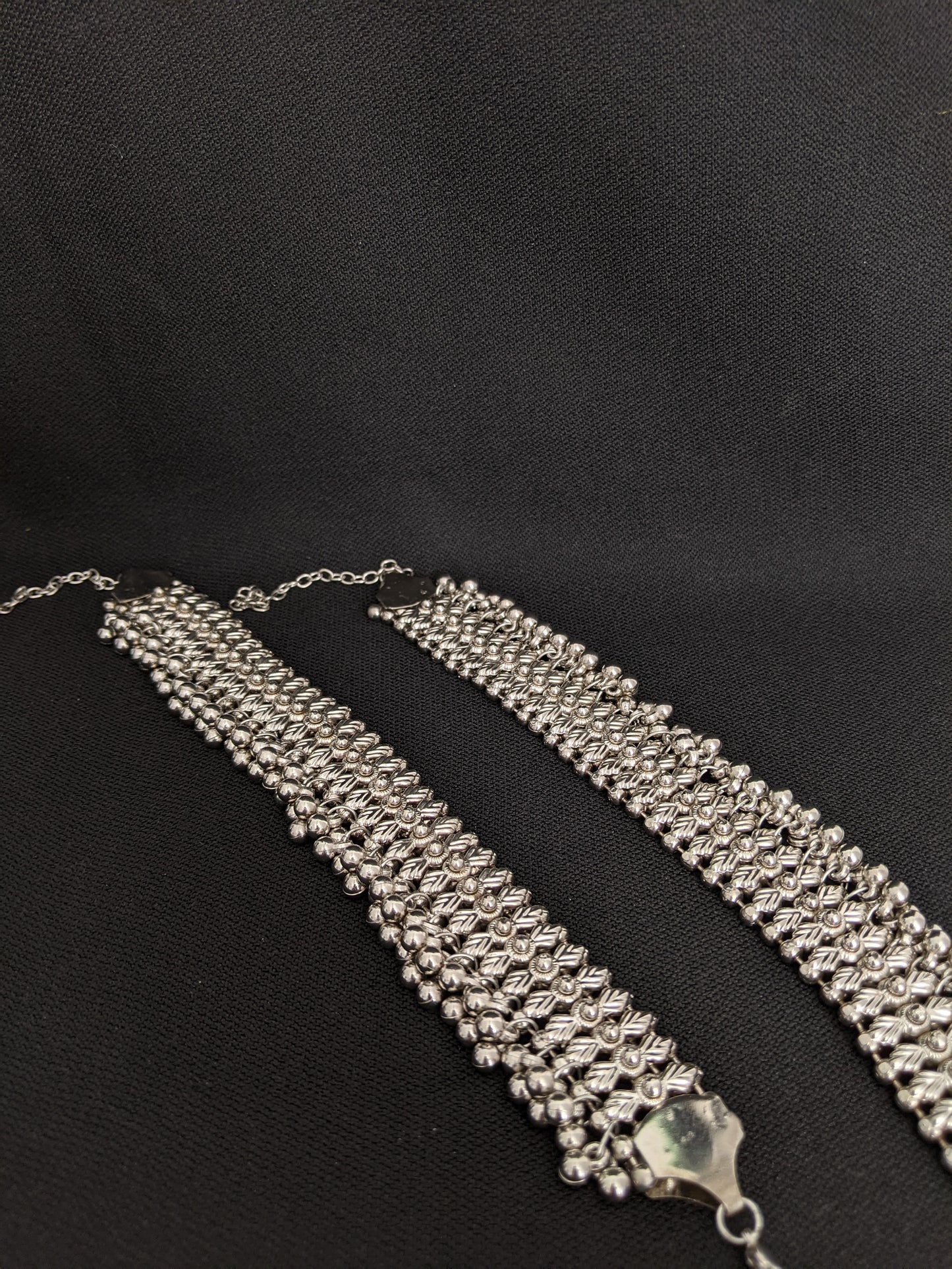 These silver anklets have a heavy look and are full with ghungroos. Your presence surely won't get unnoticed when wearing these