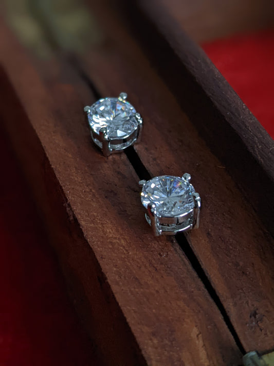 Diamond look earrings in silver, can be paired with any dress and work at any occasion. Elegant and classy