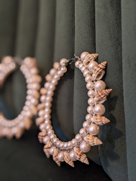 shell earrings, casual earrings, hoop earrings, indian earrings, casual earrings. Large sized shell hoops for a chic boho look! Pick-up in Ajax Ontario. Worldwide shipping available. Perfect for wedding, festival jewelry, indian Jewelry, kids jewelry, kundan jewelry, gifting, costume jewelry, fashion jewelry, Eid, onam, Diwali, karwachauth, navratri. Free shipping available. Jewelry for women. Indian jewelry in ajax durham region.