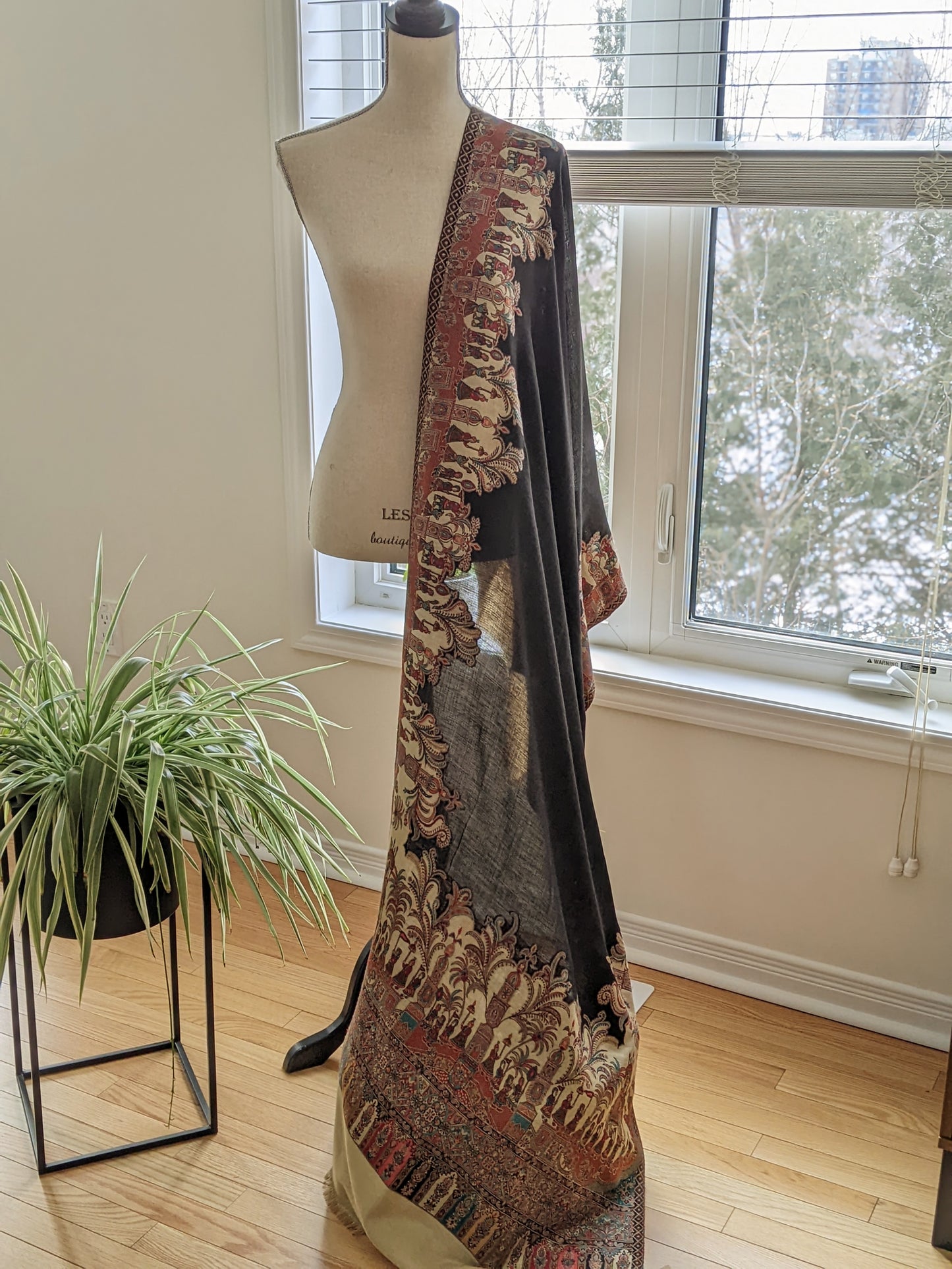 Jalsa Stole - Black