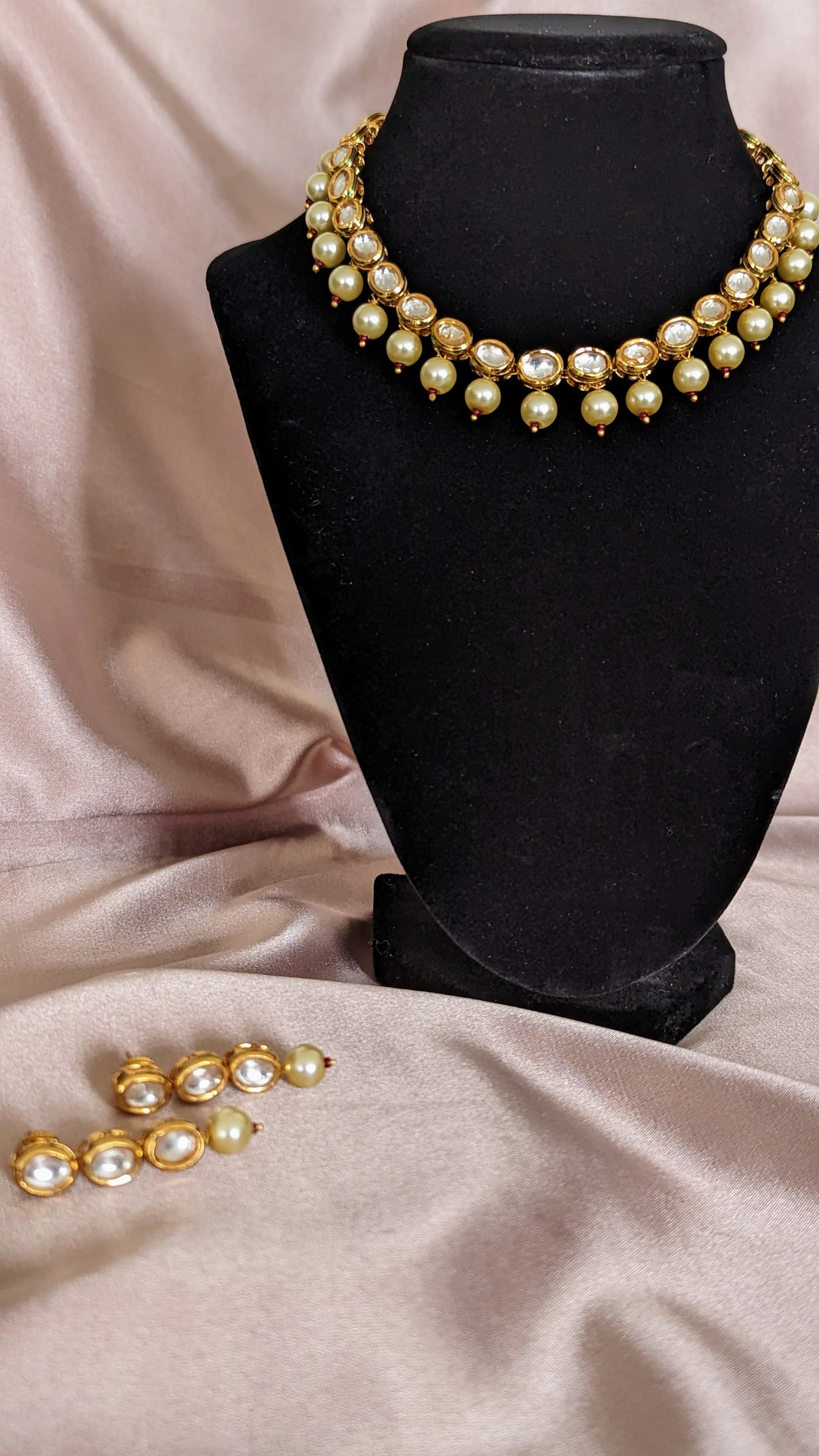 Perfect for all occasions, this beautiful light weight kundan necklace is designed in a way to make you look absolutely stunning.  With pearl drops, this piece is sure to draw attention towards you.