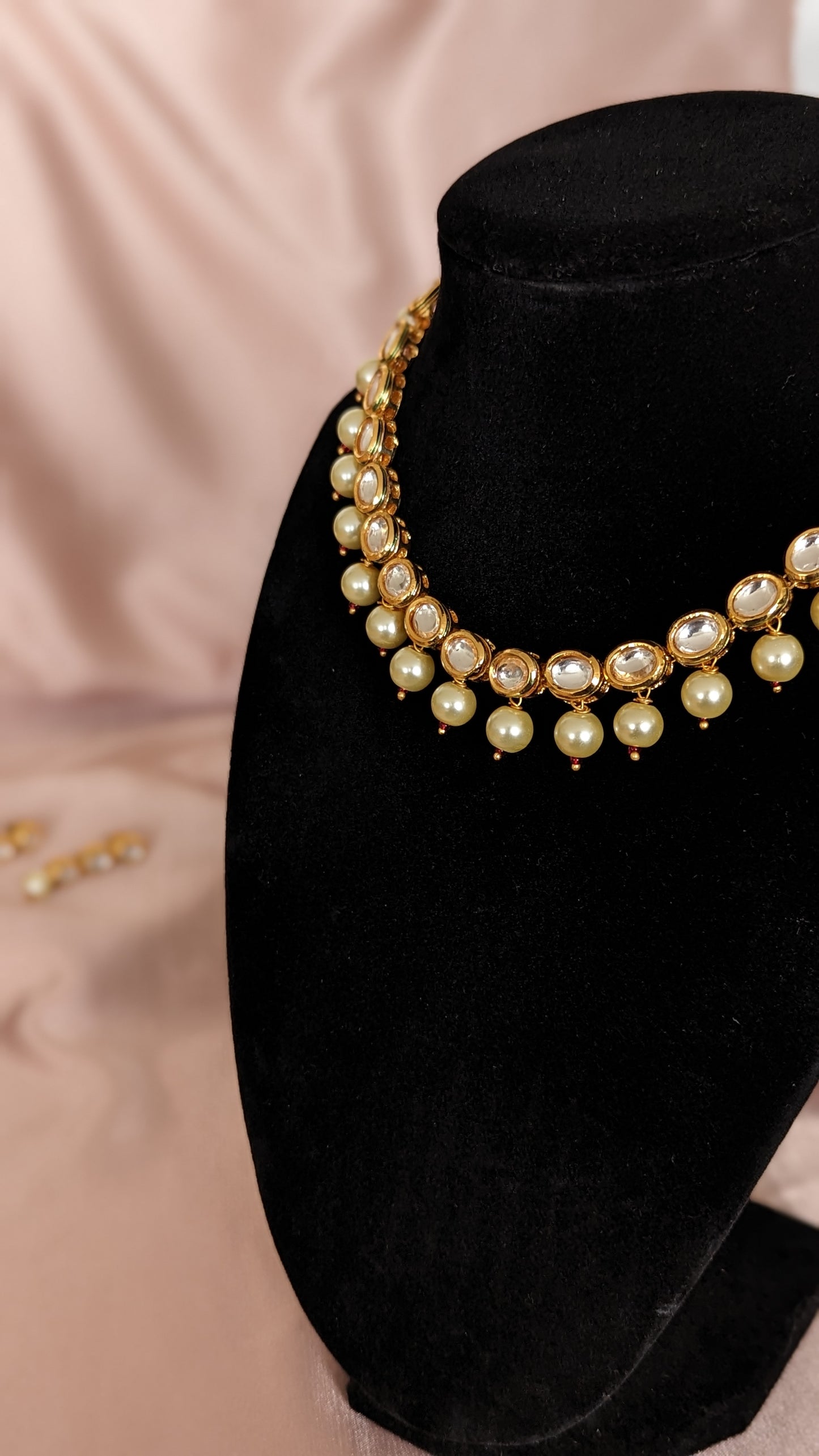 Perfect for all occasions, this beautiful light weight kundan necklace is designed in a way to make you look absolutely stunning. With pearl drops, this piece is sure to draw attention towards you.