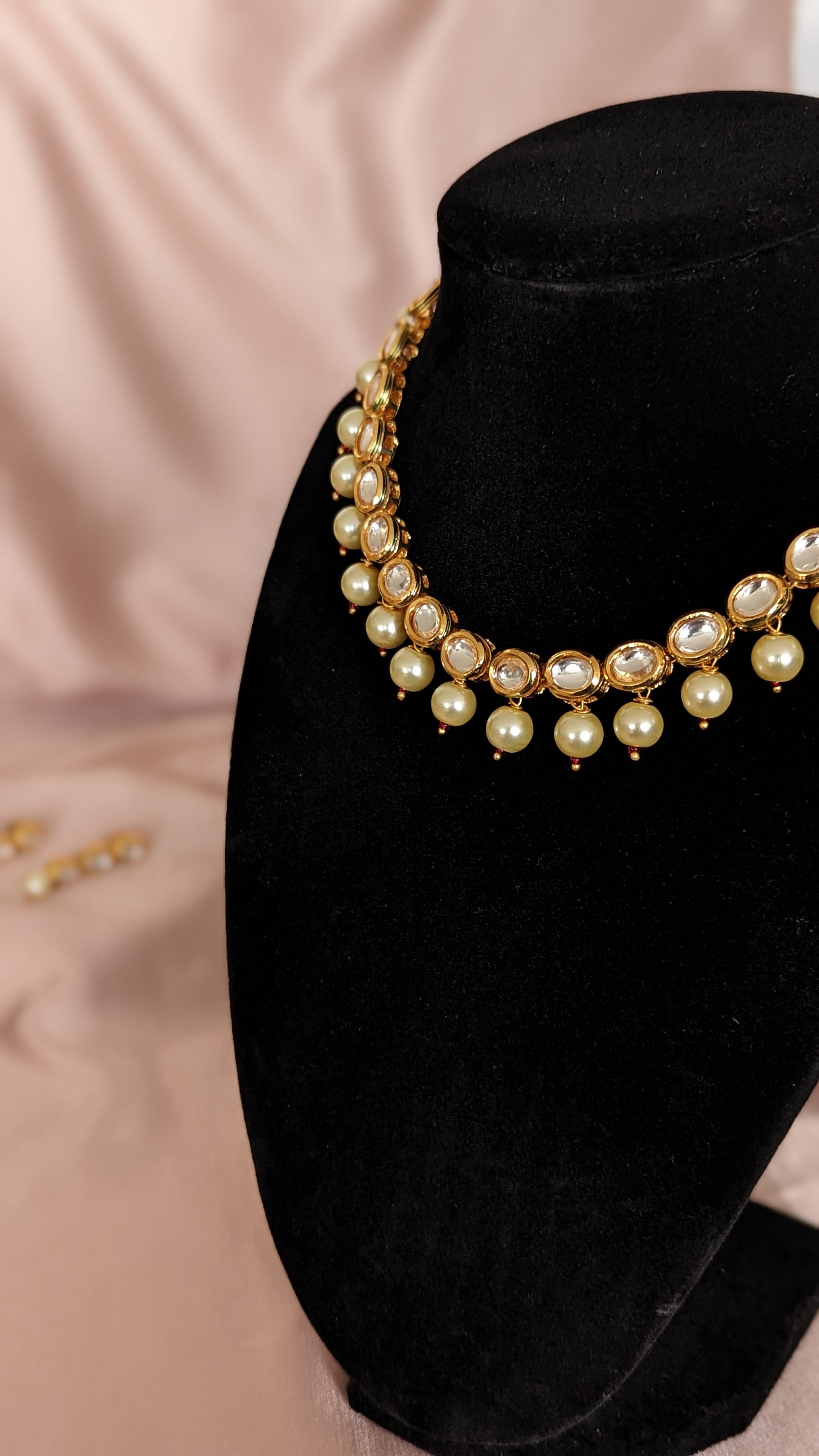 Perfect for all occasions, this beautiful light weight kundan necklace is designed in a way to make you look absolutely stunning. With pearl drops, this piece is sure to draw attention towards you.