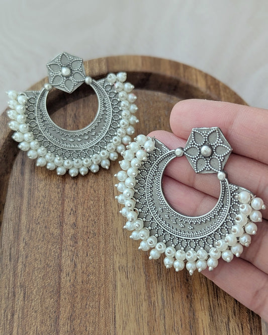Premium and lightweight Chandbali earrings in oxidized silver with pearl detailing. Pick-up in Ajax Ontario. Worldwide shipping available. Perfect for wedding, festival jewelry, indian Jewelry, kids jewelry, kundan jewelry, gifting, costume jewelry, fashion jewelry, Eid, onam, Diwali, karwachauth, navratri. Free shipping available. Jewelry for women.