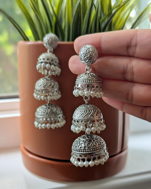 Layered jhumkas in oxidized silver. Pick-up in Ajax Ontario. Worldwide shipping available. Perfect for wedding, festival jewelry, indian Jewelry, kids jewelry, kundan jewelry, gifting, costume jewelry, fashion jewelry, Eid, onam, Diwali, karwachauth, navratri. Free shipping available. Jewelry for women. Indian jewelry in ajax durham region.

Alia bhatt layered jhumka