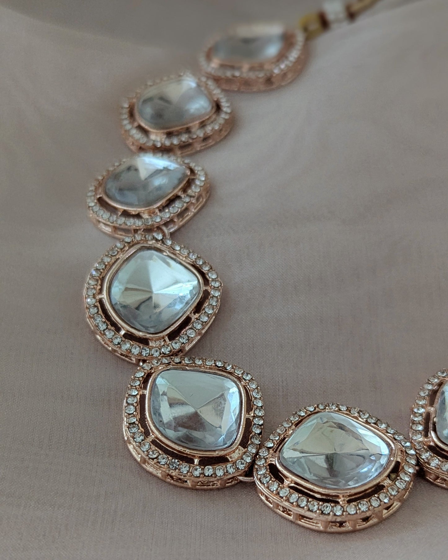 Polki lookalike choker necklace with stud earrings in rose gold color. Pick-up in Ajax Ontario. Worldwide shipping available. Perfect for wedding, festival jewelry, indian Jewelry, kids jewelry, kundan jewelry, gifting, costume jewelry, fashion jewelry, Eid, Diwali, karwachauth.
