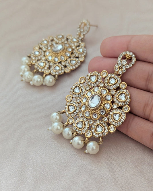 Premium Chandbali earrings in golden with stones and pearl detailing. Pick-up in Ajax Ontario. Worldwide shipping available. Perfect for wedding, festival jewelry, indian Jewelry, kids jewelry, kundan jewelry, gifting, costume jewelry, fashion jewelry, Eid, onam, Diwali, karwachauth, navratri. Free shipping available. Jewelry for women.