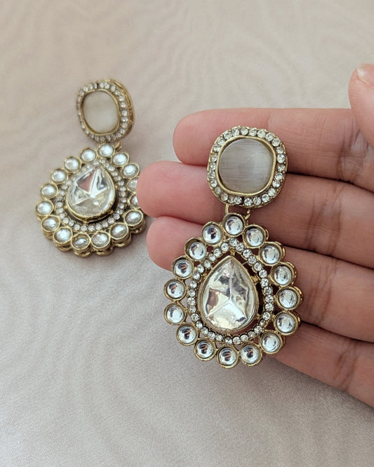 Premium drop earrings in neutral color with Kundan polki stones. Pick-up in Ajax Ontario. Worldwide shipping available. Perfect for wedding, festival jewelry, indian Jewelry, kids jewelry, kundan jewelry, gifting, costume jewelry, fashion jewelry, Eid, onam, Diwali, karwachauth, navratri. Free shipping available. Jewelry for women.