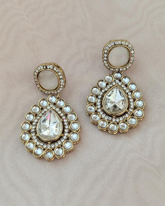 Premium drop earrings in neutral color with Kundan polki stones. Pick-up in Ajax Ontario. Worldwide shipping available. Perfect for wedding, festival jewelry, indian Jewelry, kids jewelry, kundan jewelry, gifting, costume jewelry, fashion jewelry, Eid, onam, Diwali, karwachauth, navratri. Free shipping available. Jewelry for women.