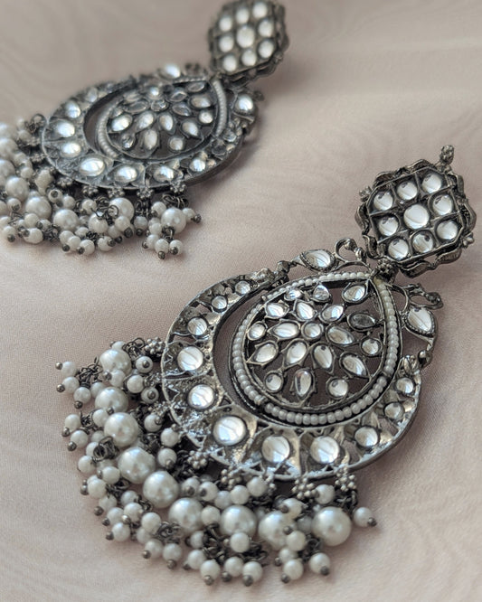 Kundan black chandbali in oxidized black metal. Premium drop earrings in neutral color with Kundan polki stones. Pick-up in Ajax Ontario. Worldwide shipping available. Perfect for wedding, festival jewelry, indian Jewelry, kids jewelry, kundan jewelry, gifting, costume jewelry, fashion jewelry, Eid, onam, Diwali, karwachauth, navratri. Free shipping available. Jewelry for women. Free shipping over $50.