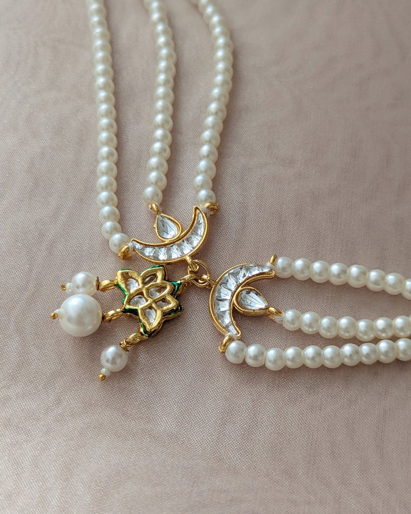 Premium and unique pearl choker/chokar necklace with unique chaand design. Comes with matching earrings. Pick-up in Ajax Ontario. Worldwide shipping available. Perfect for wedding, festival jewelry, indian Jewelry, kids jewelry, kundan jewelry, gifting, costume jewelry, fashion jewelry, Eid, onam, Diwali, karwachauth, navratri. Free shipping available. Jewelry for women.
