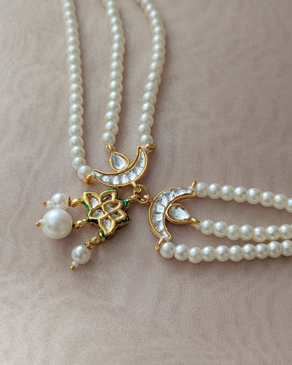 Premium and unique pearl choker/chokar necklace with unique chaand design. Comes with matching earrings. Pick-up in Ajax Ontario. Worldwide shipping available. Perfect for wedding, festival jewelry, indian Jewelry, kids jewelry, kundan jewelry, gifting, costume jewelry, fashion jewelry, Eid, onam, Diwali, karwachauth, navratri. Free shipping available. Jewelry for women.