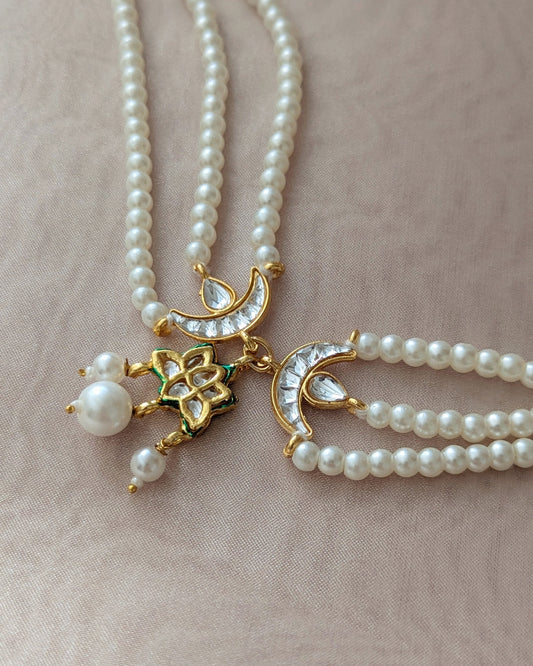 Premium and unique pearl choker/chokar necklace with unique chaand design. Comes with matching earrings. Pick-up in Ajax Ontario. Worldwide shipping available. Perfect for wedding, festival jewelry, indian Jewelry, kids jewelry, kundan jewelry, gifting, costume jewelry, fashion jewelry, Eid, onam, Diwali, karwachauth, navratri. Free shipping available. Jewelry for women.