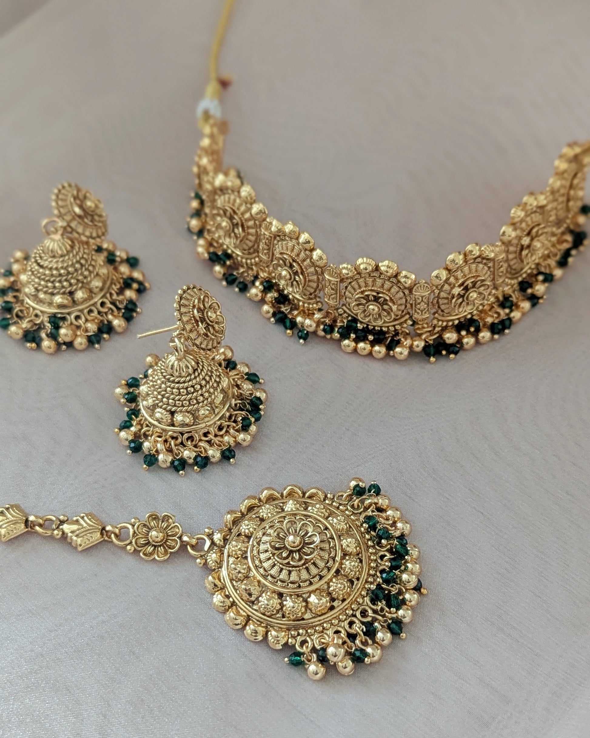 Statement gold plated necklace in golden with green pearls. Comes with matching jhumka earrings and a statement tikka. Pick-up in Ajax Ontario. Worldwide shipping available. Perfect for wedding, festival jewelry, indian Jewelry, kids jewelry, kundan jewelry, gifting, costume jewelry, fashion jewelry, Eid, onam, Diwali, karwachauth, navratri. Free shipping available. Jewelry for women.