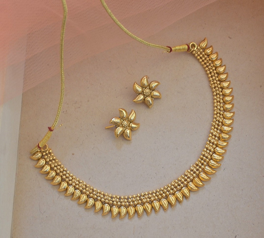 Sleek Golden Necklace