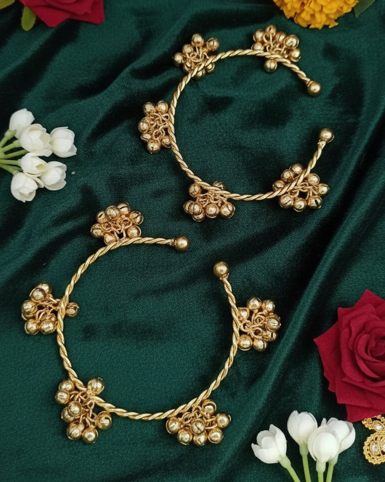 Golden ghungroo bangles, viral kashmiri ghungroo bangles. Available for Pickup in Ajax ontario canada. Free shipping. Eid shopping, Eid look inspo, Online shopping, indian jewelry, costume jewelry, fashion jewelry