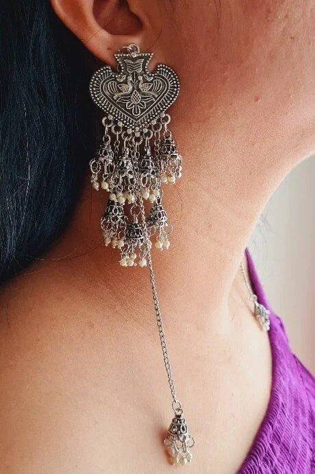 A person wearing oxidised silver earrings with a peacock design and small beads. Pick-up in Ajax Ontario. Worldwide shipping available. Perfect for wedding, festival jewelry, indian Jewelry, kids jewelry, kundan jewelry, gifting, costume jewelry, fashion jewelry, Eid, onam, Diwali, karwachauth, navratri. Free shipping available. Jewelry for women. Indian jewelry in ajax durham region.