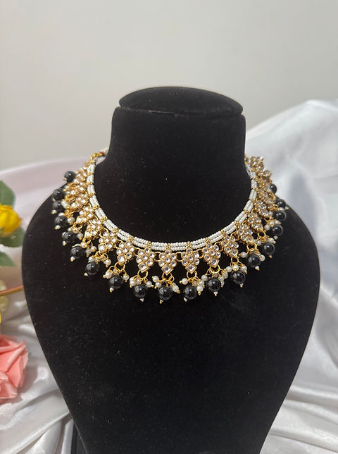 Surbhi necklace - Black