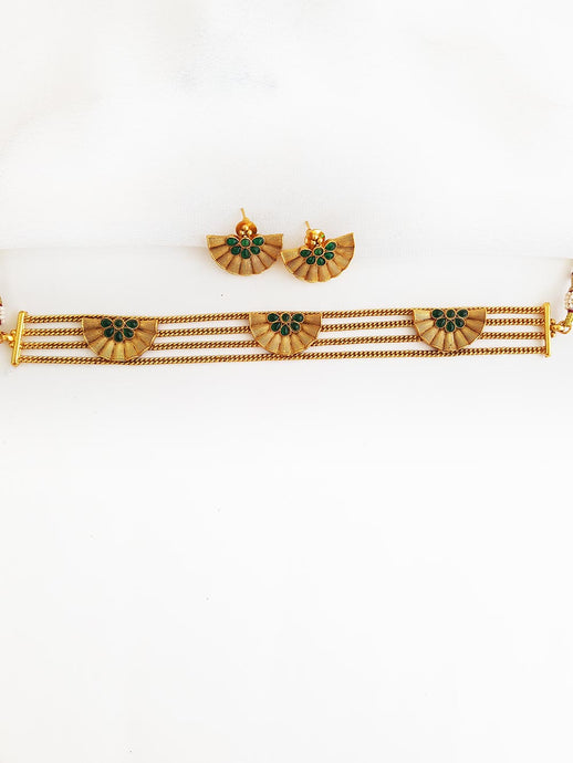 A perfect combination of traditional & modern golden choker and green, with green Kemp stones.