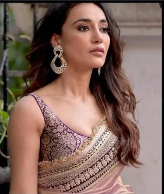 Super chic & trendy kundan earrings in zirconia. Golden and silver