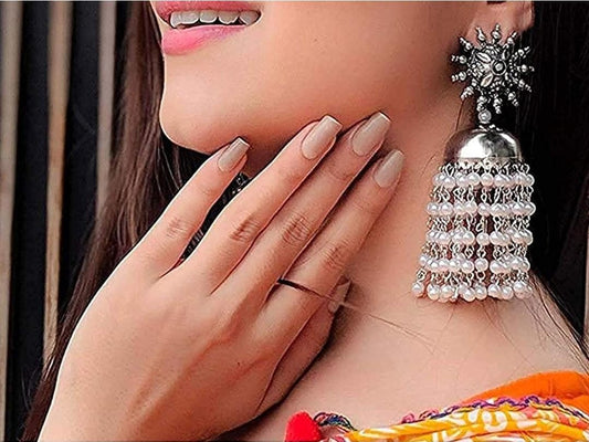 Statement oxidized silver jhumkas with pearls. Pick-up in Ajax Ontario. Worldwide shipping available. Perfect for wedding, festival jewelry, indian Jewelry, kids jewelry, kundan jewelry, gifting, costume jewelry, fashion jewelry, Eid, onam, Diwali, karwachauth, navratri. Free shipping available. Jewelry for women. Indian jewelry in ajax durham region.