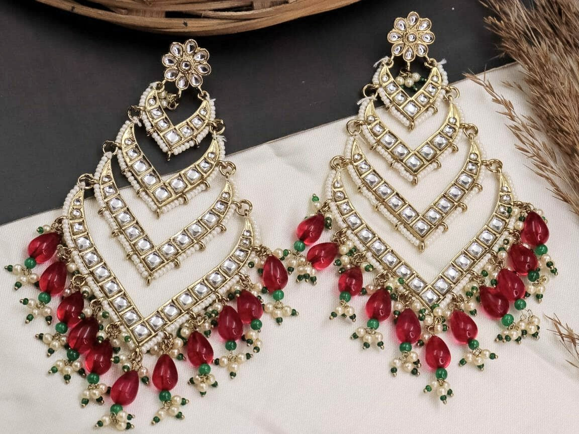 Statement long layered kundan earrings with green detailing. Extremely lightweight for their size.
Pick-up in Ajax Ontario. Worldwide shipping available. Perfect for wedding, festival jewelry, indian Jewelry, kids jewelry, kundan jewelry, gifting, costume jewelry, fashion jewelry, Eid, onam, Diwali, karwachauth, navratri. Free shipping available. Jewelry for women.