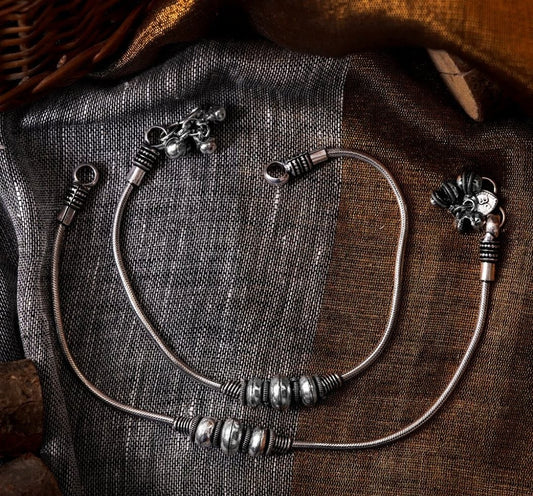 Traditional yet modern style anklets in silver. Up your feet game and take great feet pictures