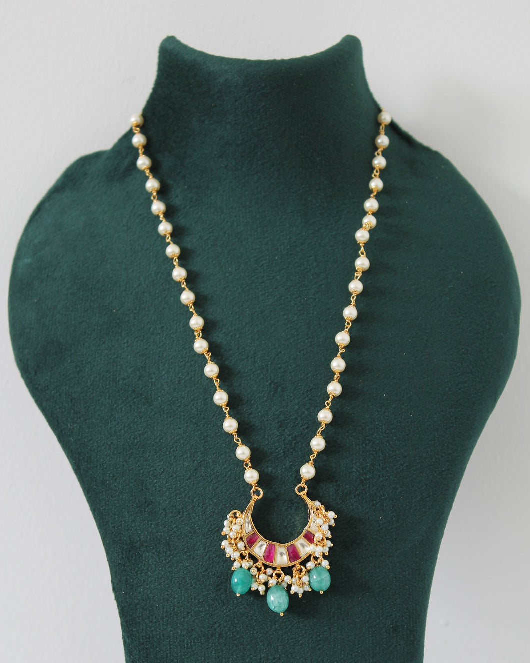 Chaand Pearl Short Necklace