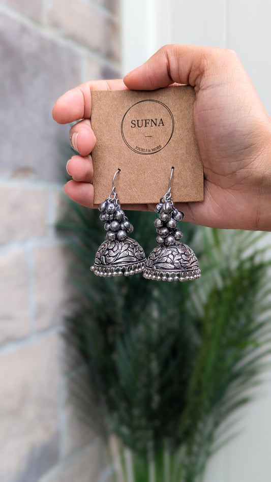 A pair of oxidized silver jhumkis with ghungroo detailing. Pick-up in Ajax Ontario. Worldwide shipping available. Perfect for wedding, festival jewelry, indian Jewelry, kids jewelry, kundan jewelry, gifting, costume jewelry, fashion jewelry, Eid, onam, Diwali, karwachauth, navratri. Free shipping available. Jewelry for women. Indian jewelry in ajax durham region.