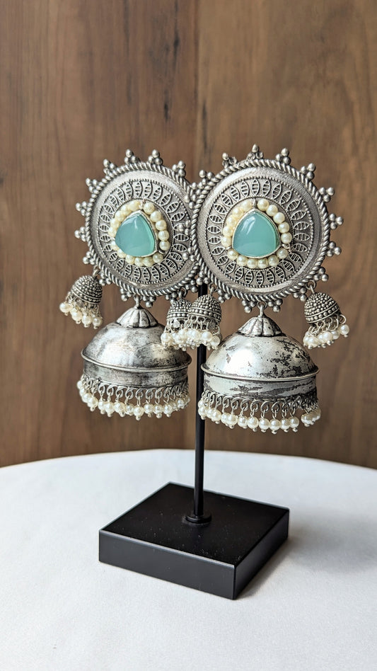 Pair of oversized oxidized jhumkas ith statement design. Pick-up in Ajax Ontario. Worldwide shipping available. Perfect for wedding, festival jewelry, indian Jewelry, kids jewelry, kundan jewelry, gifting, costume jewelry, fashion jewelry, Eid, onam, Diwali, karwachauth, navratri. Free shipping available. Jewelry for women. Indian jewelry in ajax durham region.