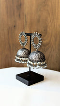 Load image into Gallery viewer, Raha Earrings
