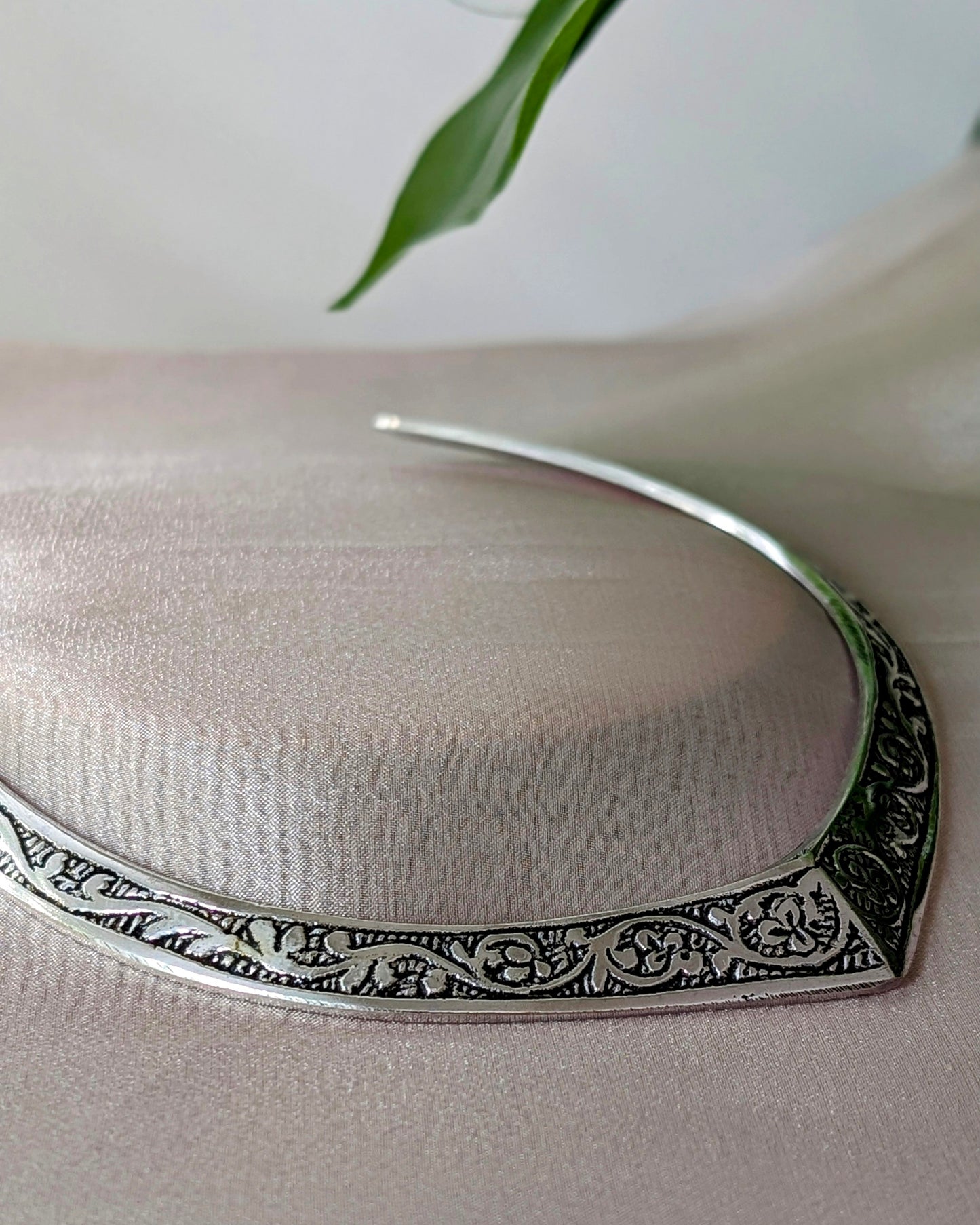 Divya Hasli Necklace