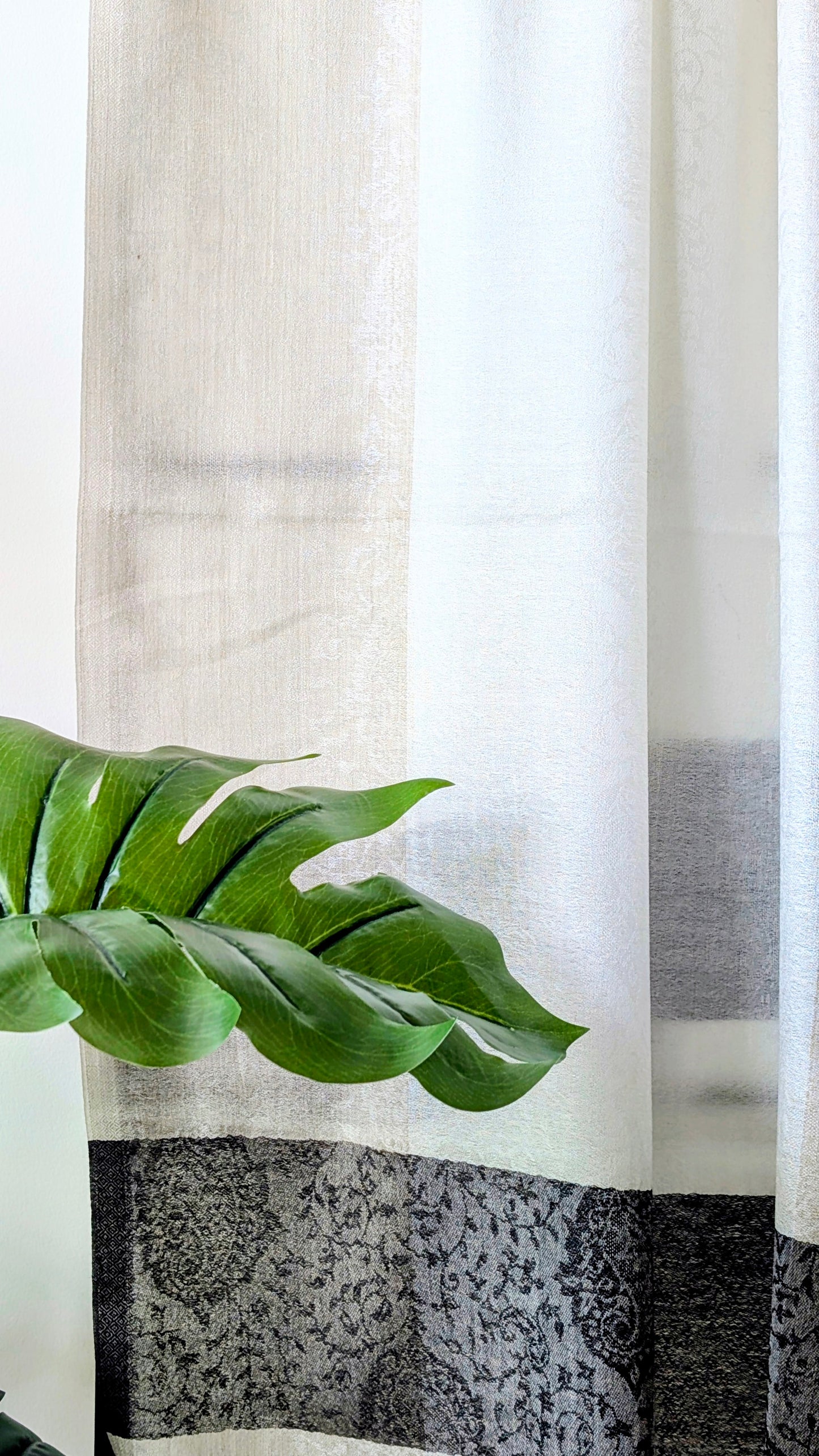 Pure Cashmere Stole in White & Black