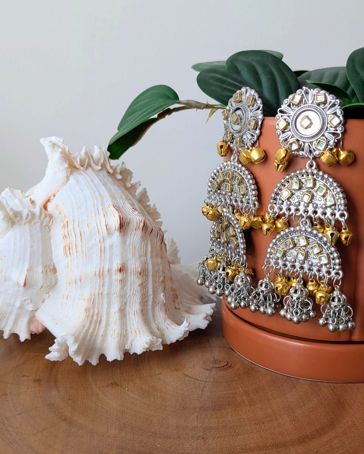 Divija Dual Tone Kundan Jhumka