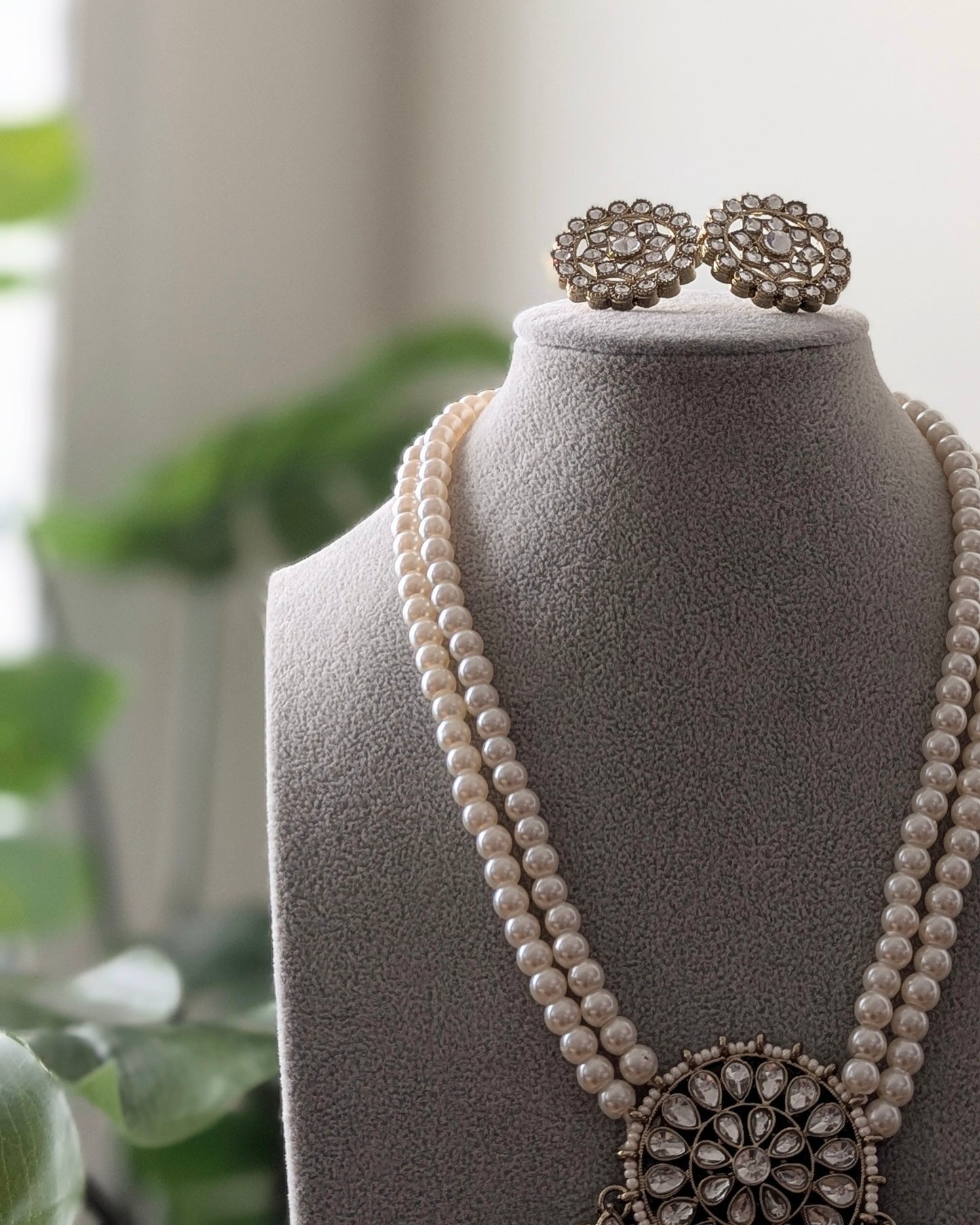 Medium Length Pearl Kundan Necklace