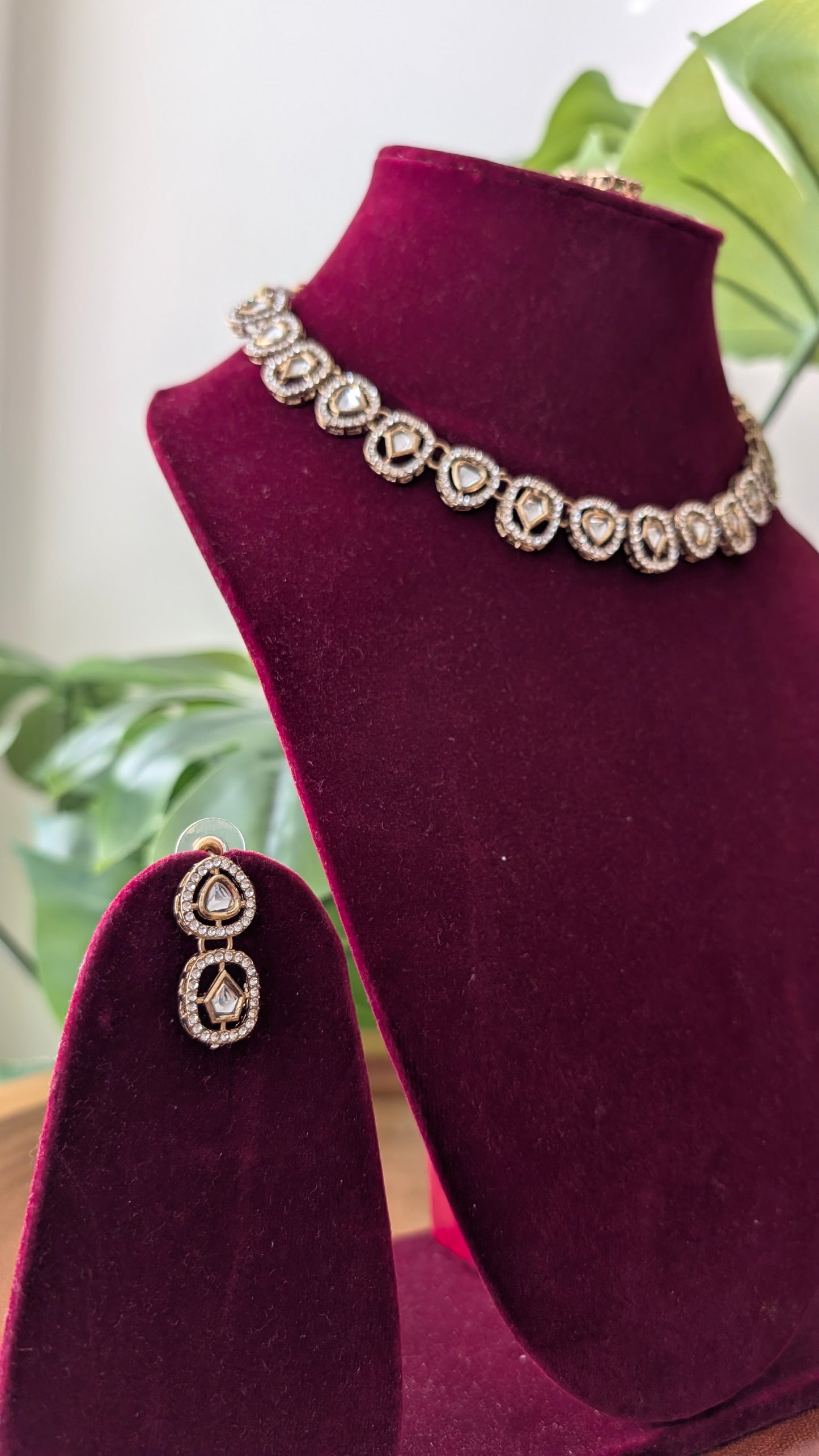 Arhana Lightweight Polki Necklace in Golden