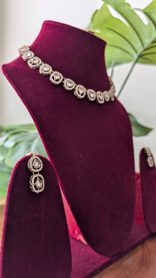 Arhana Lightweight Polki Necklace in Golden