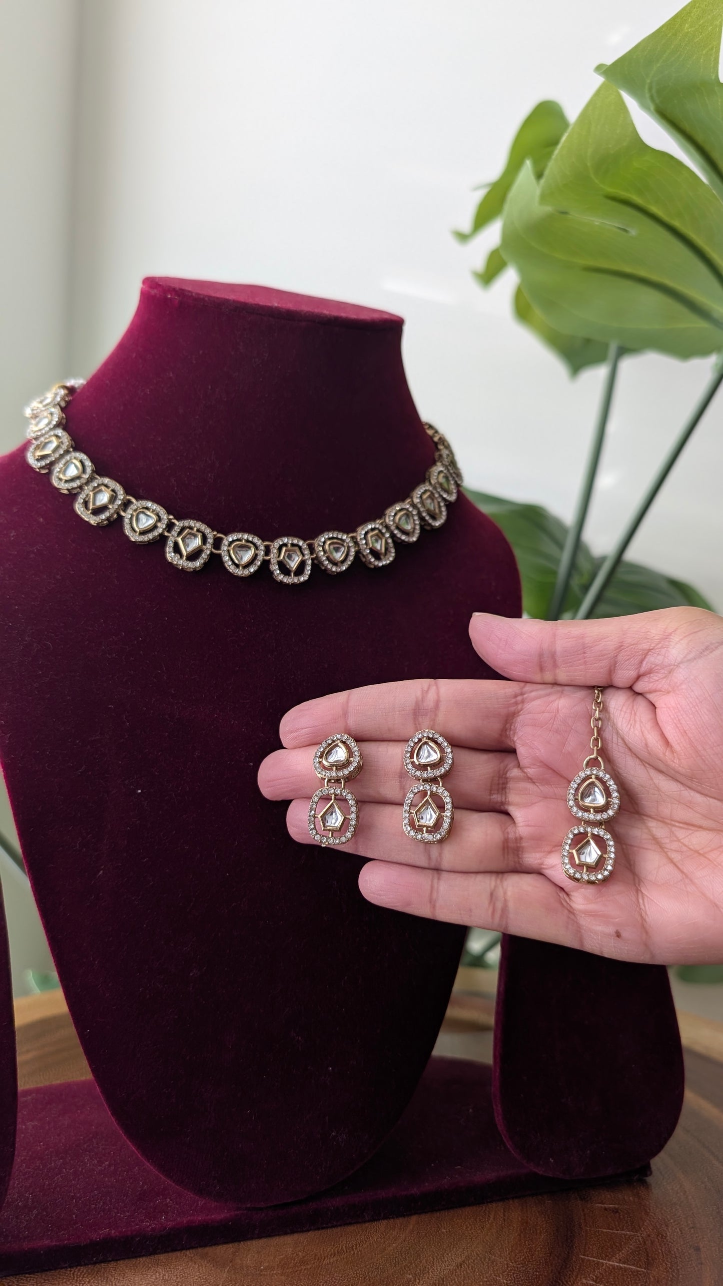 Arhana Lightweight Polki Necklace in Golden