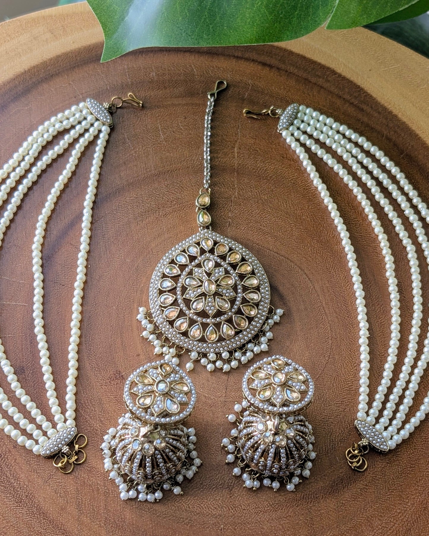 Mona Jadau Jhumki Tikka Set - Golden