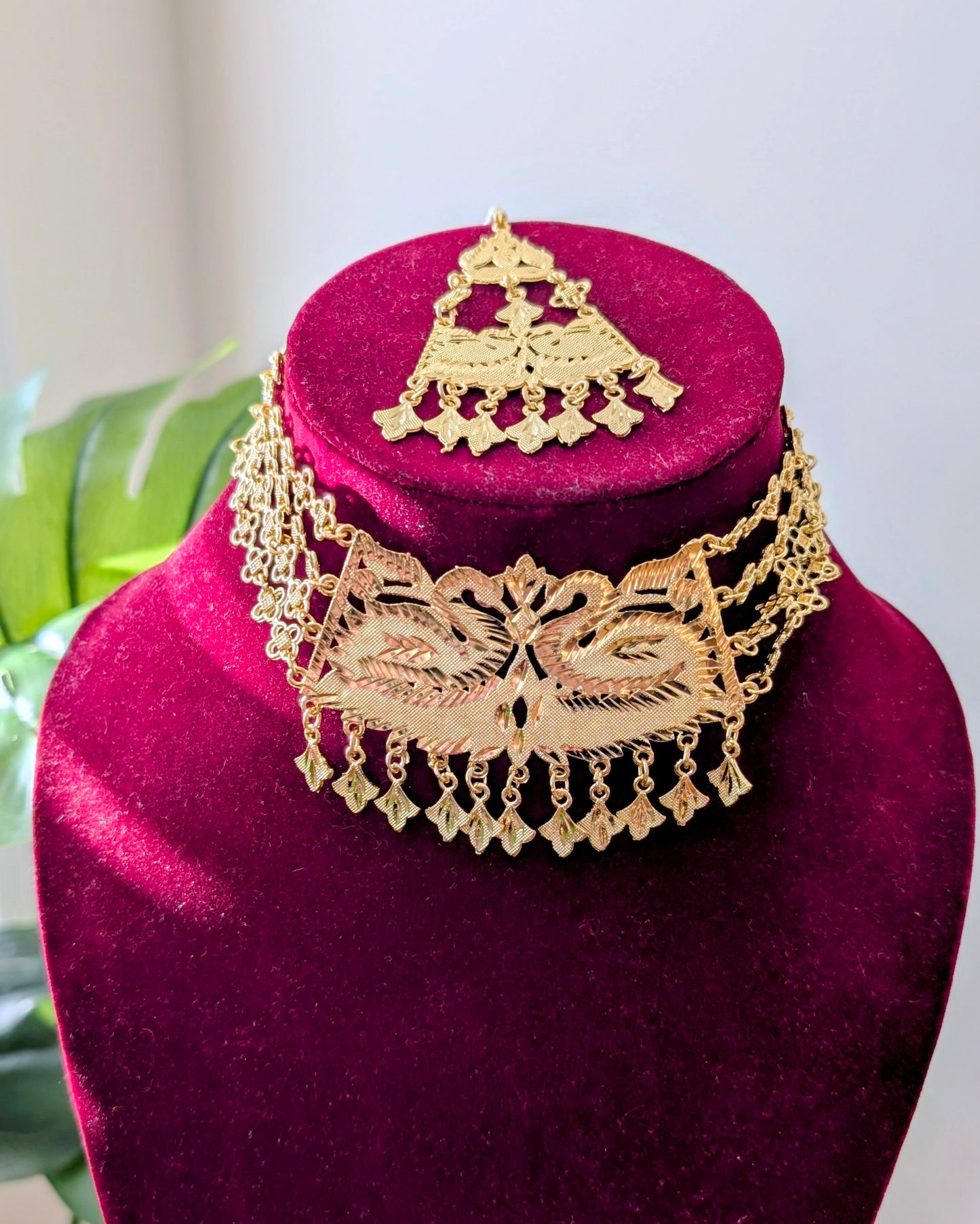Deepti Jadau Choker Necklace - Golden