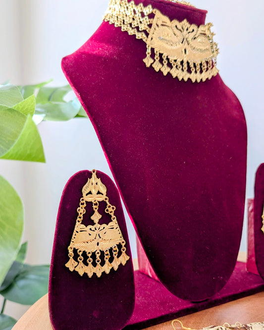 Deepti Jadau Choker Necklace - Golden