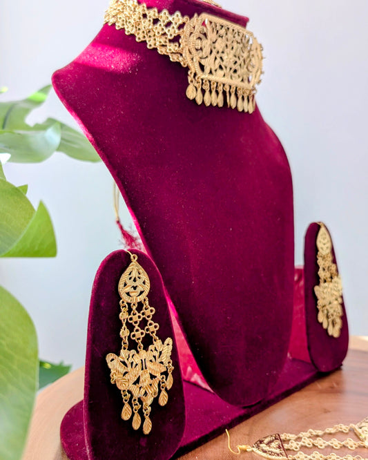 Deepti Jadau Choker Necklace - Golden