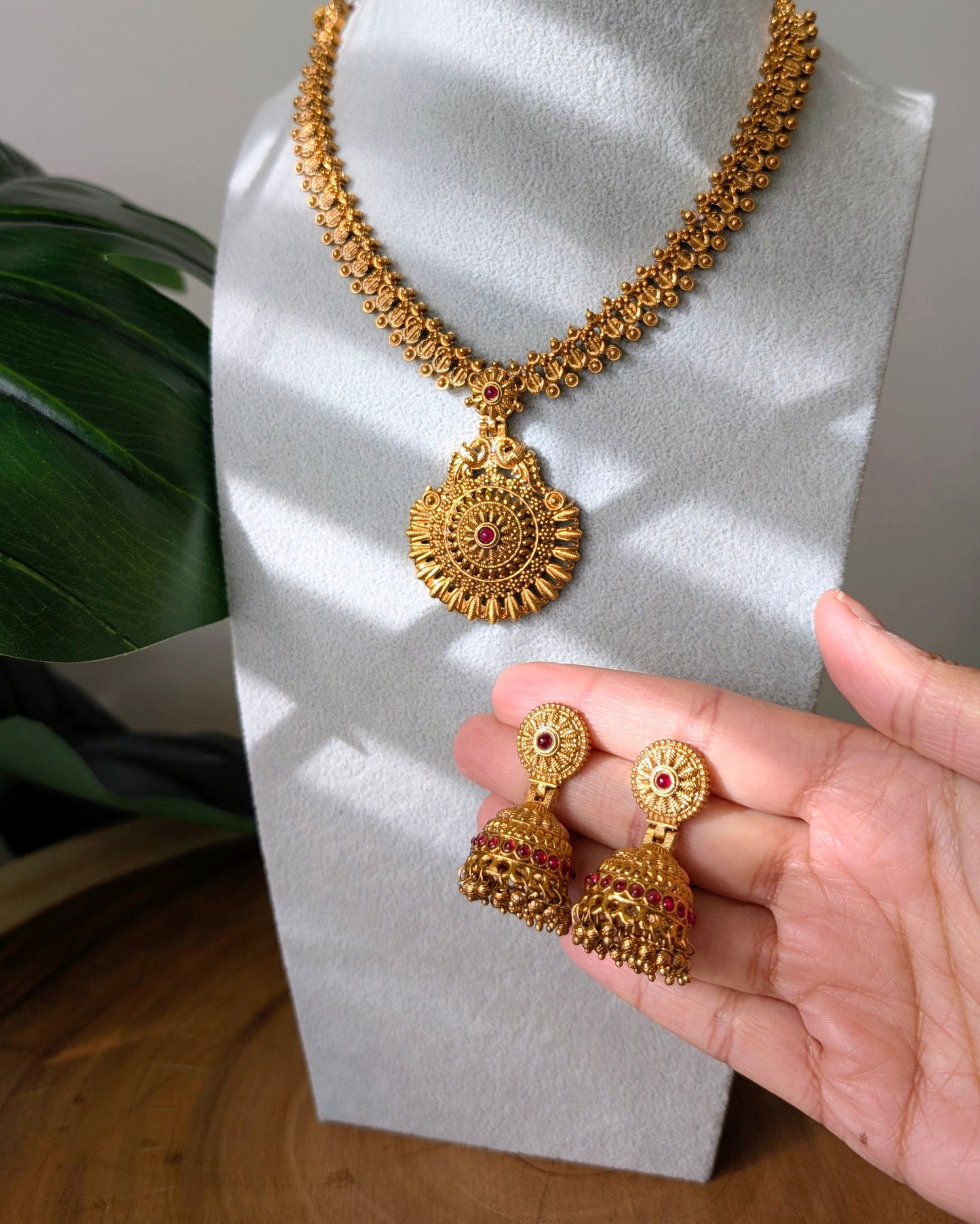 Antique Golden Necklace - Ruby