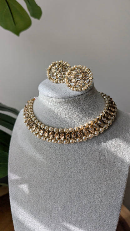 Vali Sleek Golden Choker
